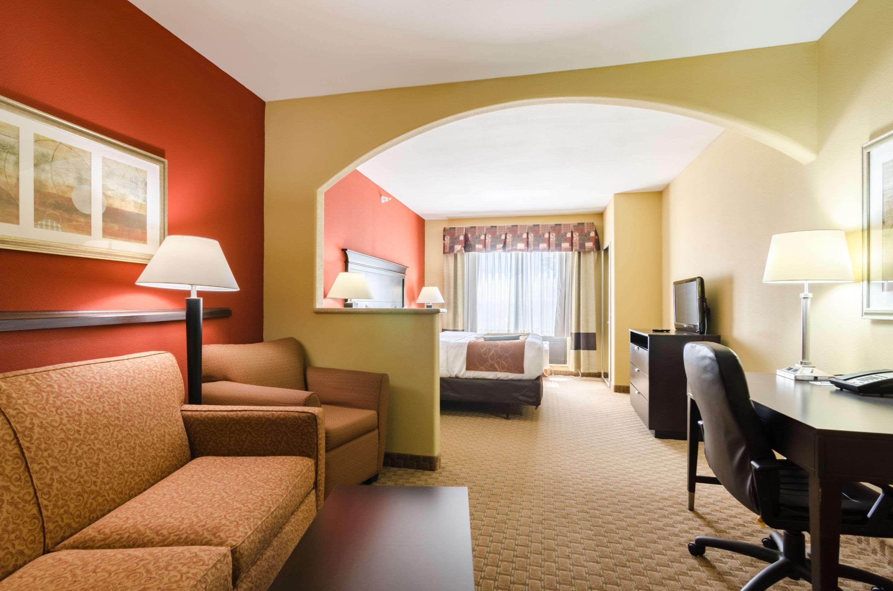 Comfort Suites Salina South Exterior foto