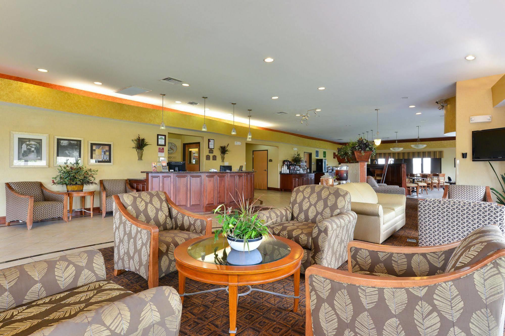 Comfort Suites Salina South Exterior foto